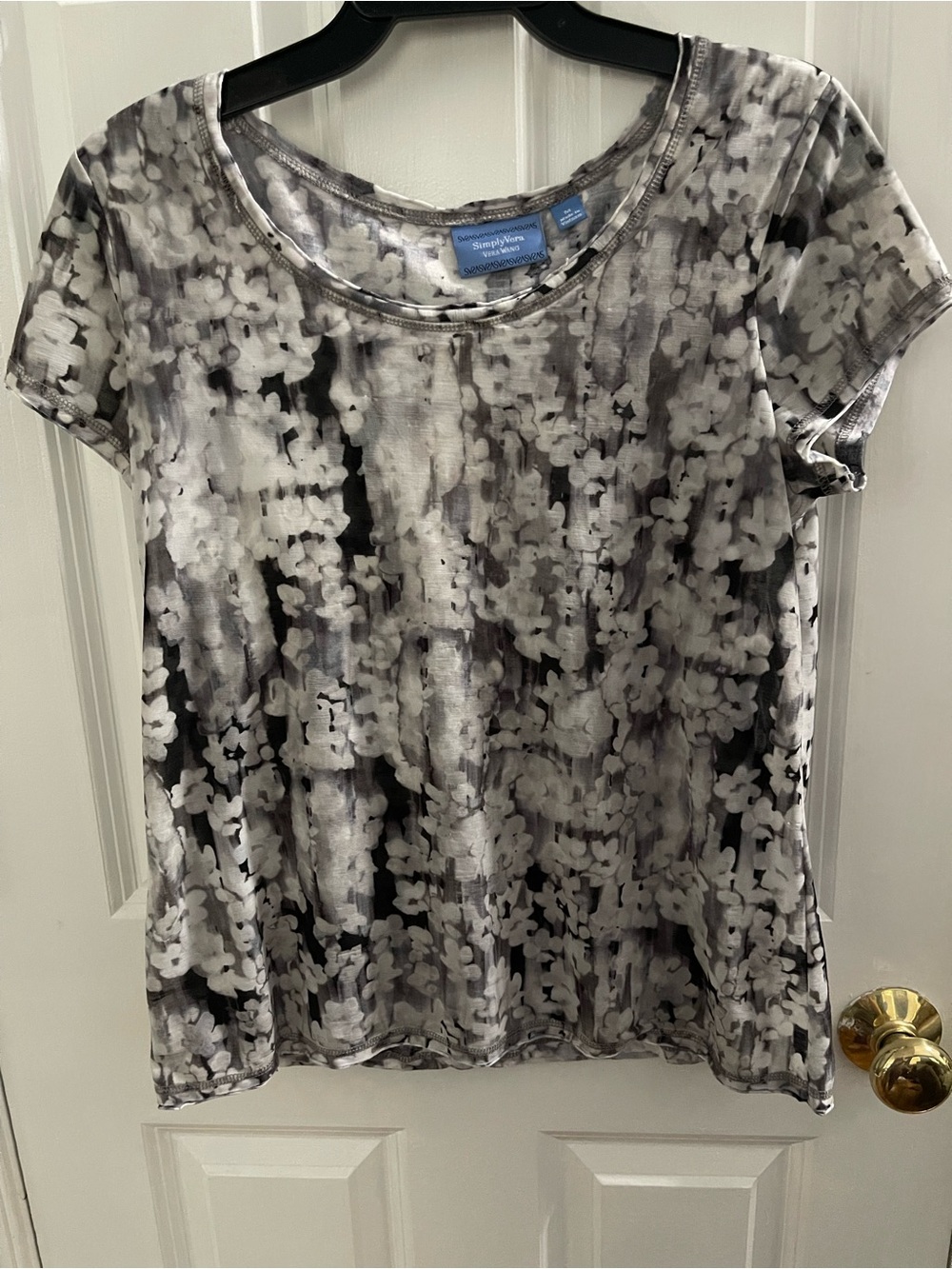 Simply Vera Vera Wang Black and Gray Floral Short Sleeve Tee